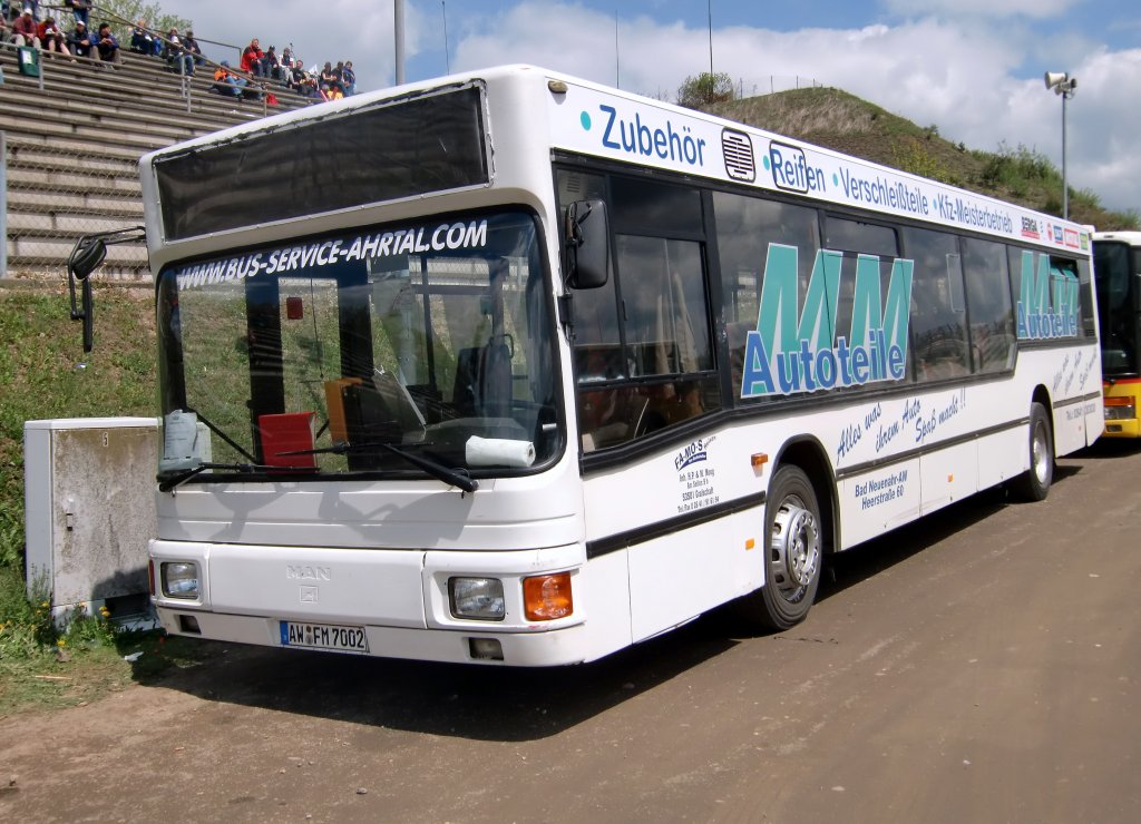 MAN NL 202 von Famos Reisen aus Grafschaft, aufgenommen am 16.05.2010 als Shuttelbus beim 24h Rennen auf dem Nrburgring.