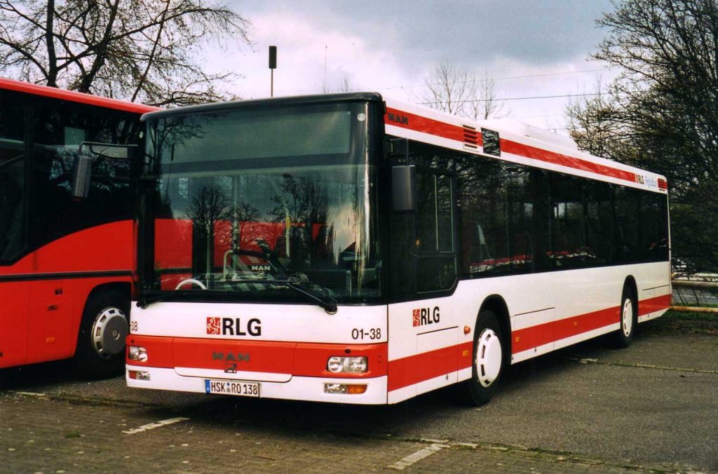 MAN N263 der RLG, aufgenommen im April 2002 auf dem Parkplatz der Westfalenhallen in Dortmund.