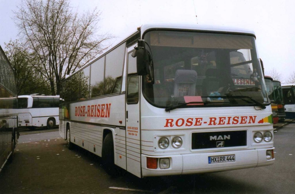 MAN R292, aufgenommen im April 1999 auf dem Parkplatz der Westfalenhallen in Dortmund.
