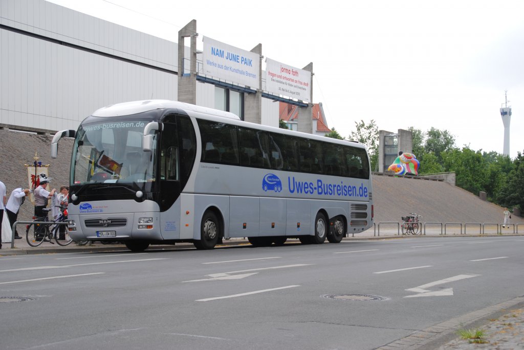 MAN Reisebus, am 04-07-10 in Hannover/Maschsee.