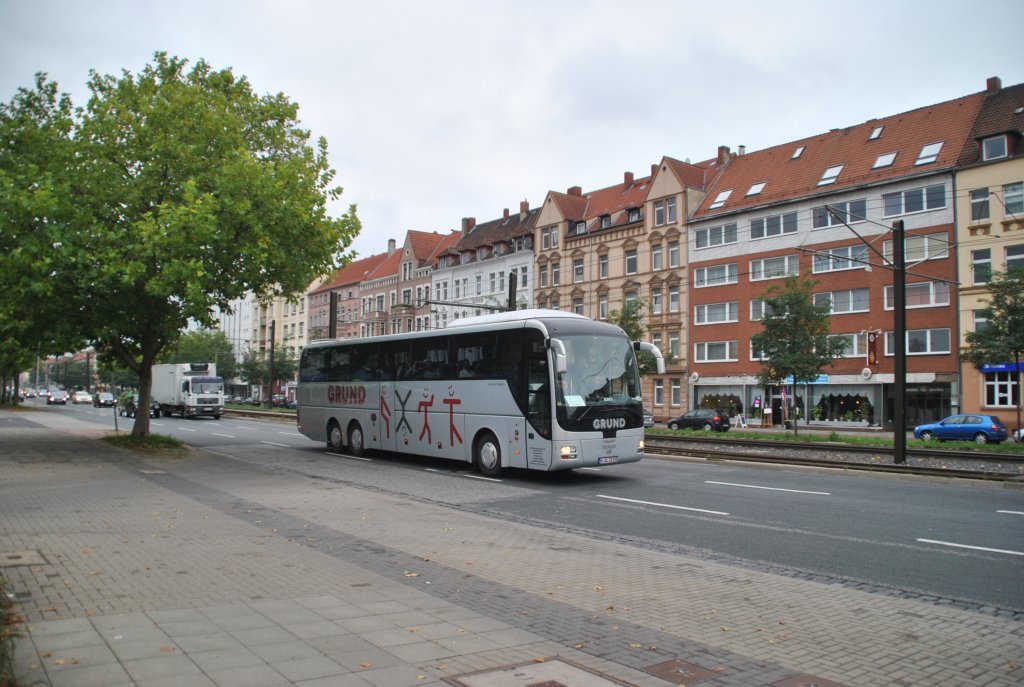 MAN Reisebus von Grund/Lehrte, am 28.09.10 in Hannover/Vahrenwalder Str.