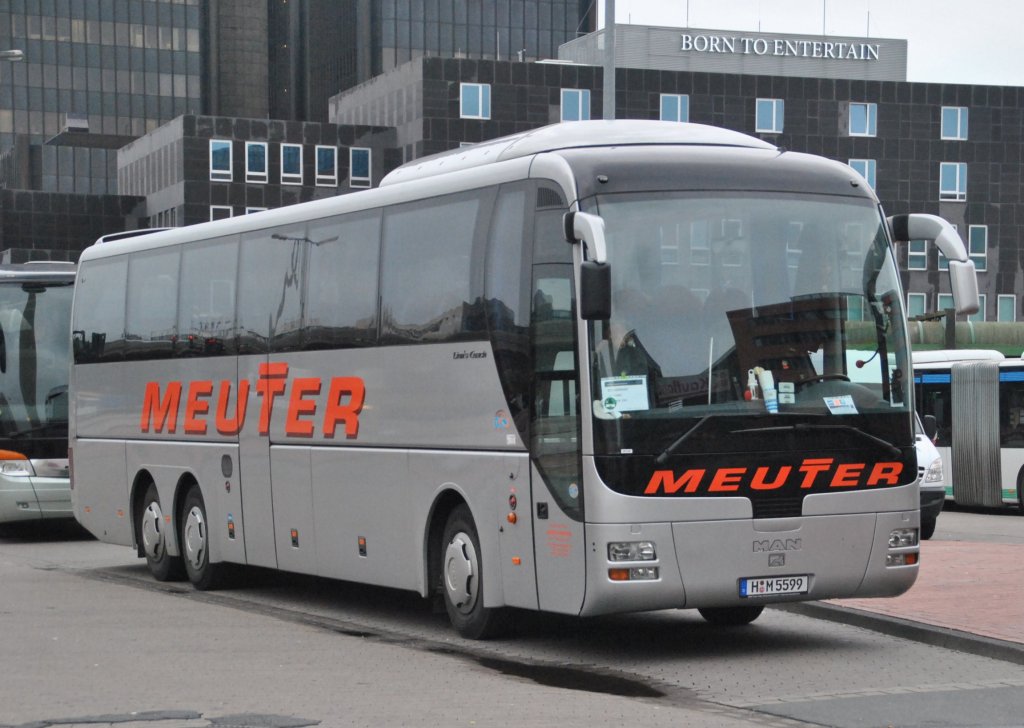 MAN - Reisebus in Hannover/ZOB am 28-09-10.