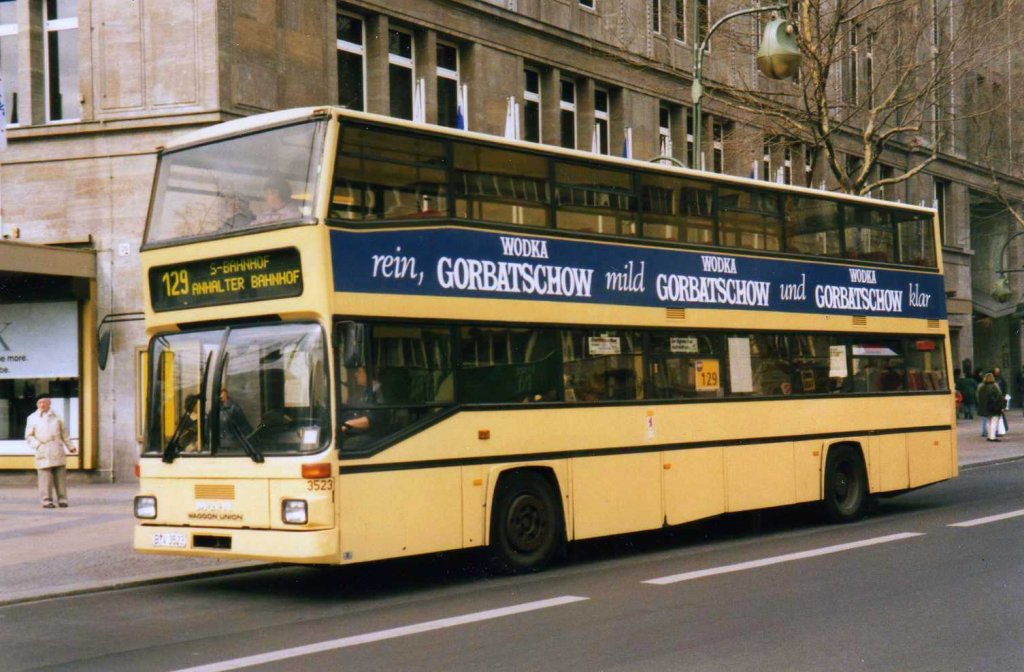 MAN SD 202, BVG 3523, aufgenommen im Mrz 1997 am Wittenbergplatz in hhe des Kadewe.