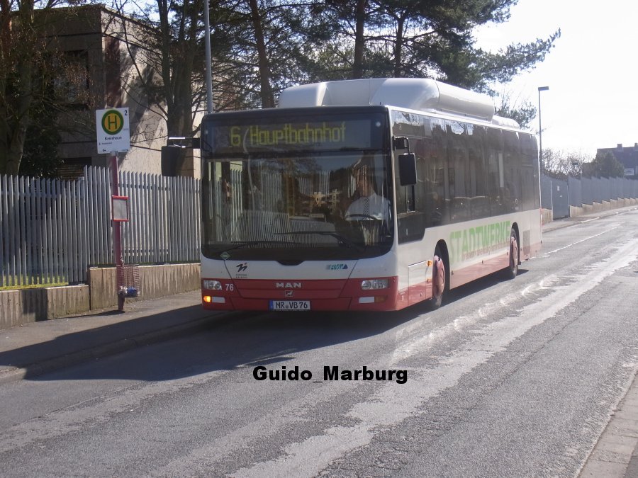 MAN der Stadtwerke Marburg, Linie 6 an der Station Kreishaus Richtung Hauptbahnhof.