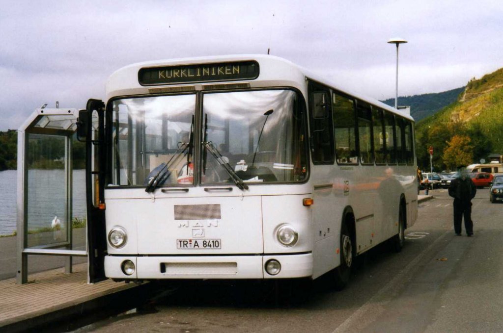 MAN S240 der Moselbahn, aufgenommen im Oktober 1997 in Bernkastel Kues.