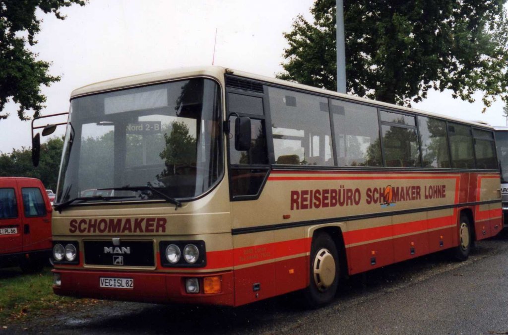 MAN L272, aufgenommen im September 1996 auf dem Parkplatz der Messe Hannover.