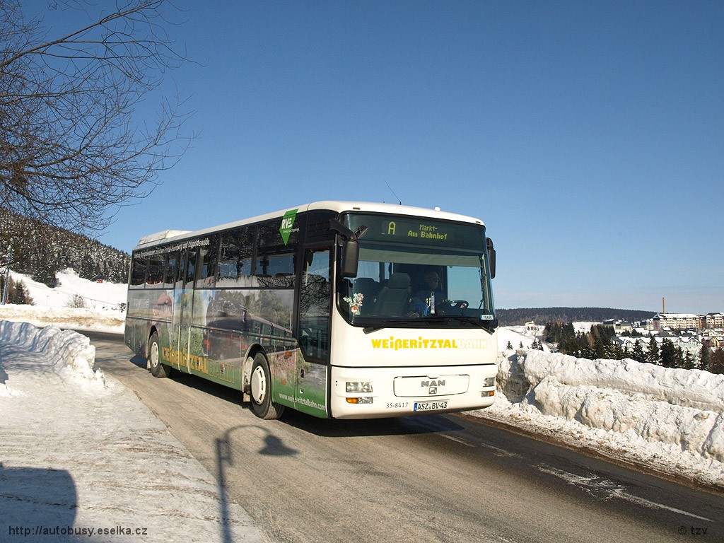MAN L353 auf der Stadtverkehrlinie A in Oberwiesenthal, Karslbader Strasse. (03.02.2012)