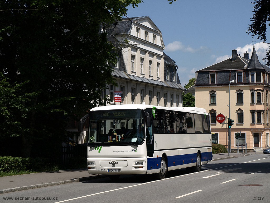 Marienberg MAN L313 #33-8419 auf der Linie 490 Marienberg - Annaberg-Buchholz in Annaberg, Geyersdorferstrasse. (29.06.2012)