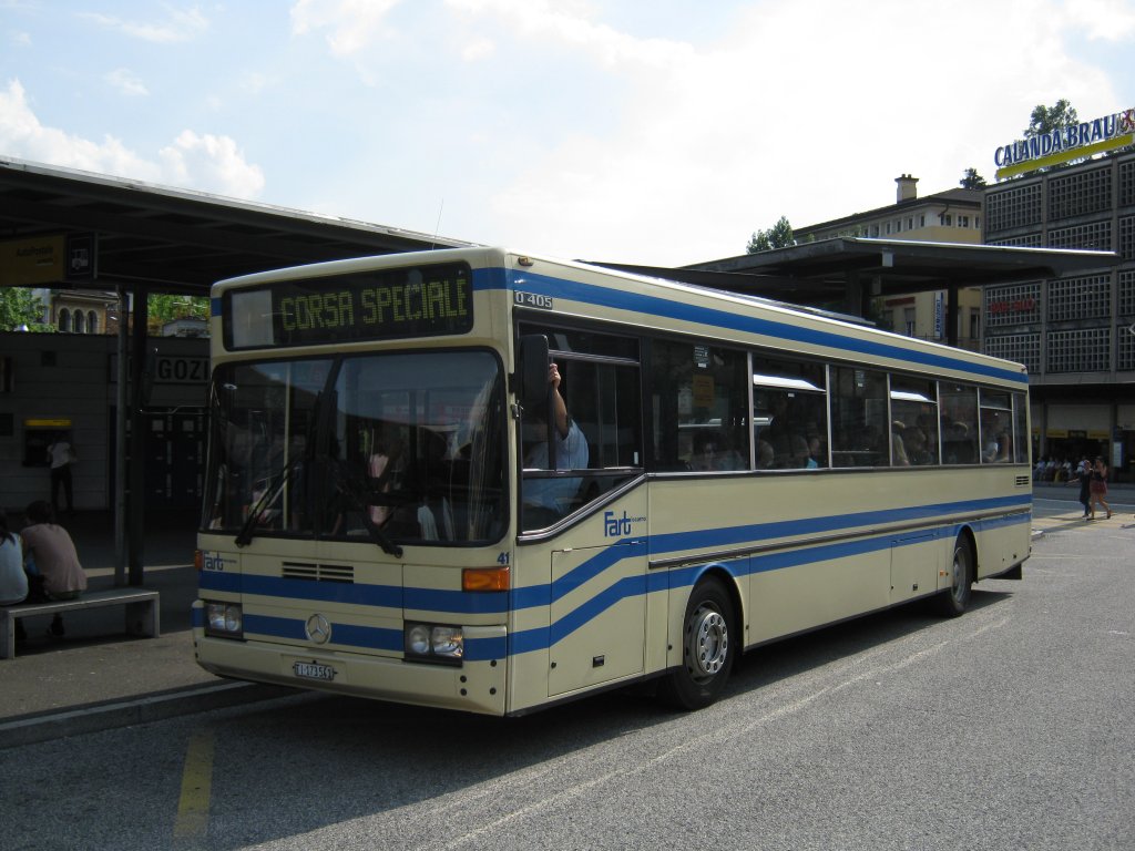 MB 405 Nr. 41 als Extrafahrt beim Bahnhof Locarno. Dieser Bus verkehrt nicht mehr im Linienverkehr, 11.08.2010.