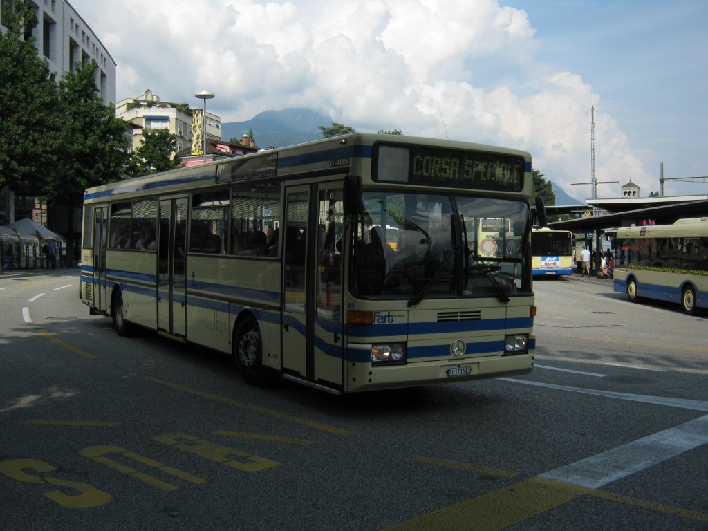 MB 405 Nr. 41 als Extrafahrt beim Bahnhof Locarno. Dieser Bus verkehrt nicht mehr im Linienverkehr, 11.08.2010.