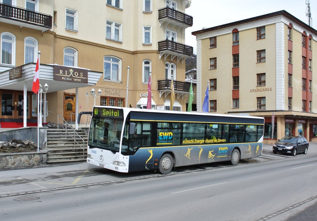 MB Citaro I, Vollwerbung EWD Energie, mit der Betriebsnummer 1 auf der Linie 1 bei der Haltestelle Davos Dorf Bahnhof, 09.03.2013.