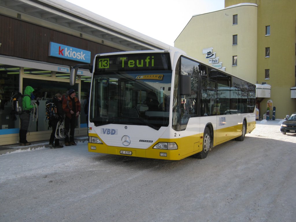 MB Citaro Nr. 2 auf der Linie 13 beim Bahnhof Davos Dorf, 04.12.2010.