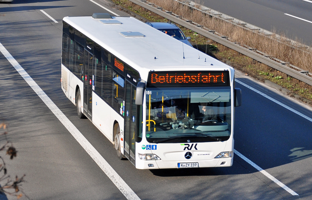 MB Citaro der RVK (Regional-Verkehr-Kln) auf der A61 bei Rheinbach - 17.02.2011