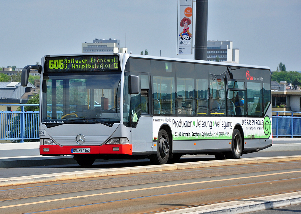 MB O 530 der SWB, BN-SW 4165, auf der Kennedybrcke in Bonn - 02.06.2012