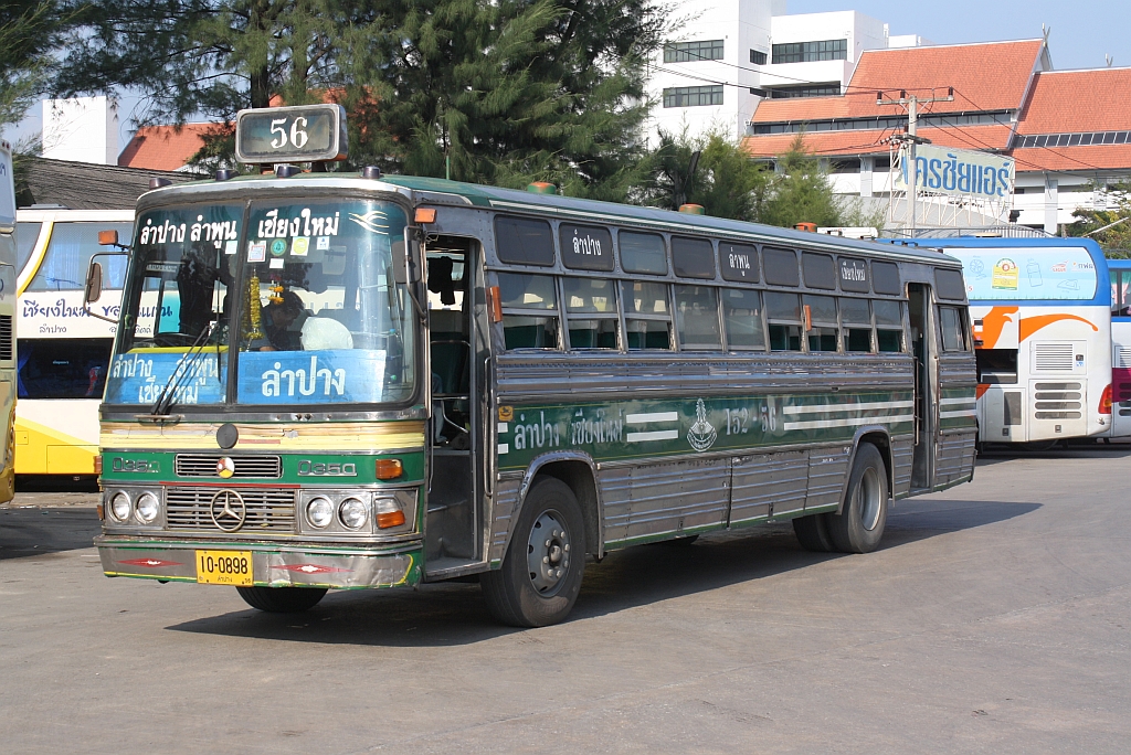 MB O350 Lokalbus der Linie 56 mit der Nr. 152-56 am 22.Okt. 2011 bei Busterminal in Chiang Mai.