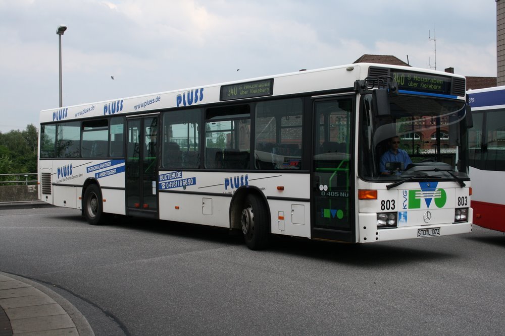 MB O405N der KVG mit der Nummer 803 am 9.Juni 2010 am Bf.Harburg