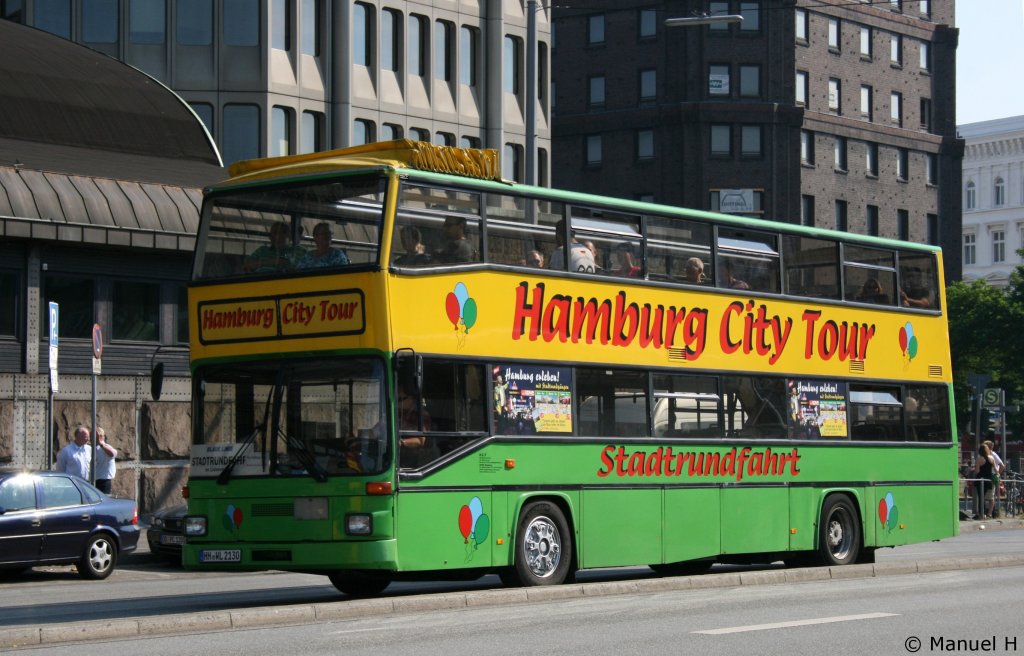 MCT Stadtrundfahrt (HH WL 2130).
Hamburg HBF, 3.7.2010.