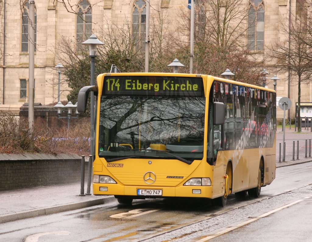 Meobus (E MO 747) am Dreiringplatz mit der Linie 174 nach Eiberg Kirche.
25.2.2010