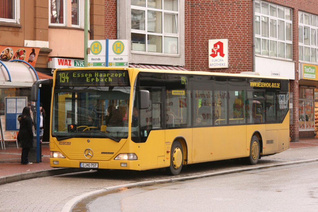 Meobus (E MO 757) nach Haarzopf mit der Linie 194.
Aufgenommen an der Ahestr. am 25.2.2010.