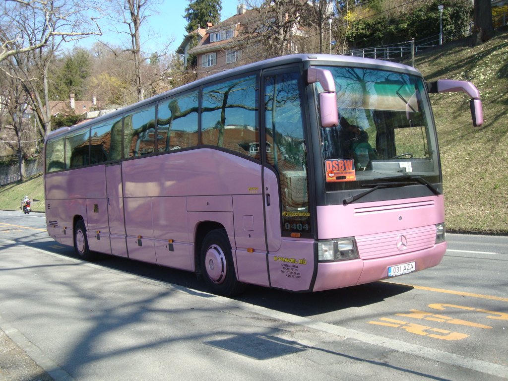 Mercedes Benz 0404 de la maison E-travel (Estonie) photographi  Berne,  proximit de la fosse aux Ours, le 26.03.2012