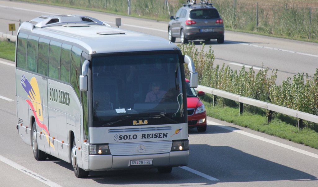 Mercedes benz 0404 de la maison Solo Reisen photographi le 08.09.2012  Oensingen 
