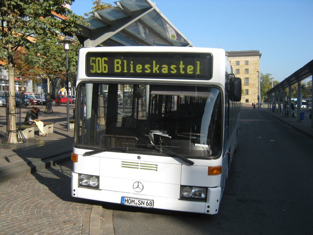 Mercedes Benz Bus der Firma Mandelbachtal Reisen. Das Foto habe ich am 09.10.2010 in Saarbrcken gemacht.