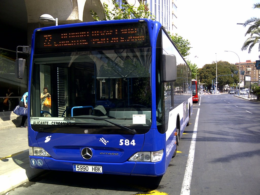 Mercedes-Benz Citaro in Alicante (Spanien). Wagen 584 der Firma Alcoyana. Endhaltestelle Estación Oscar Esplá.