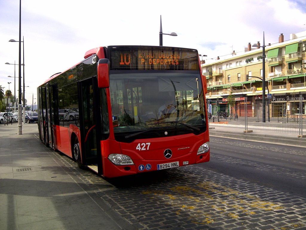 Mercedes-Benz Citaro C2 G, Wagen 427, an der Endhaltestelle Estaci�n de autobuses im spanischen Granada am 21/06/2013.