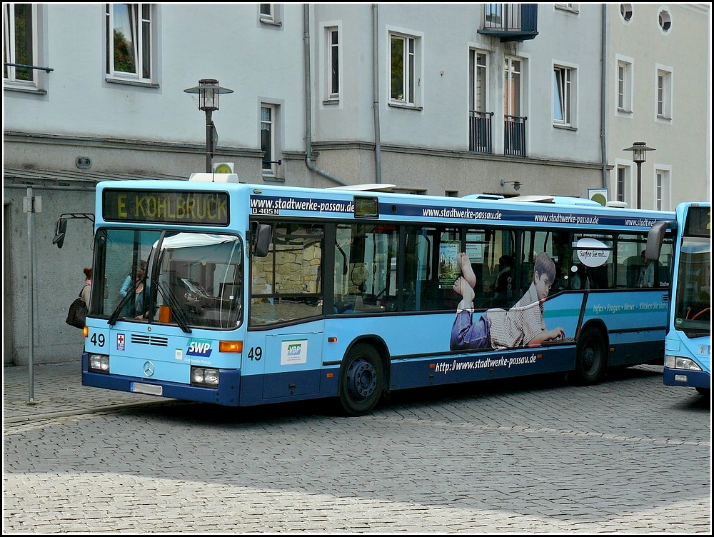 Mercedes Benz Niederflurbus aufgenommen in den Strassen von Passau am 16.09.2010.
