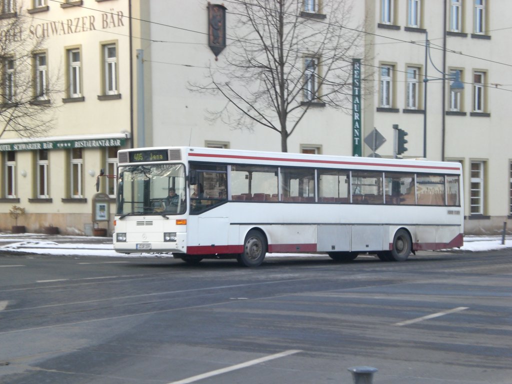 Mercedes-Benz O 405 (Hochflur-Stadtversion) auf der Linie 405 an der Haltestelle Universitt.