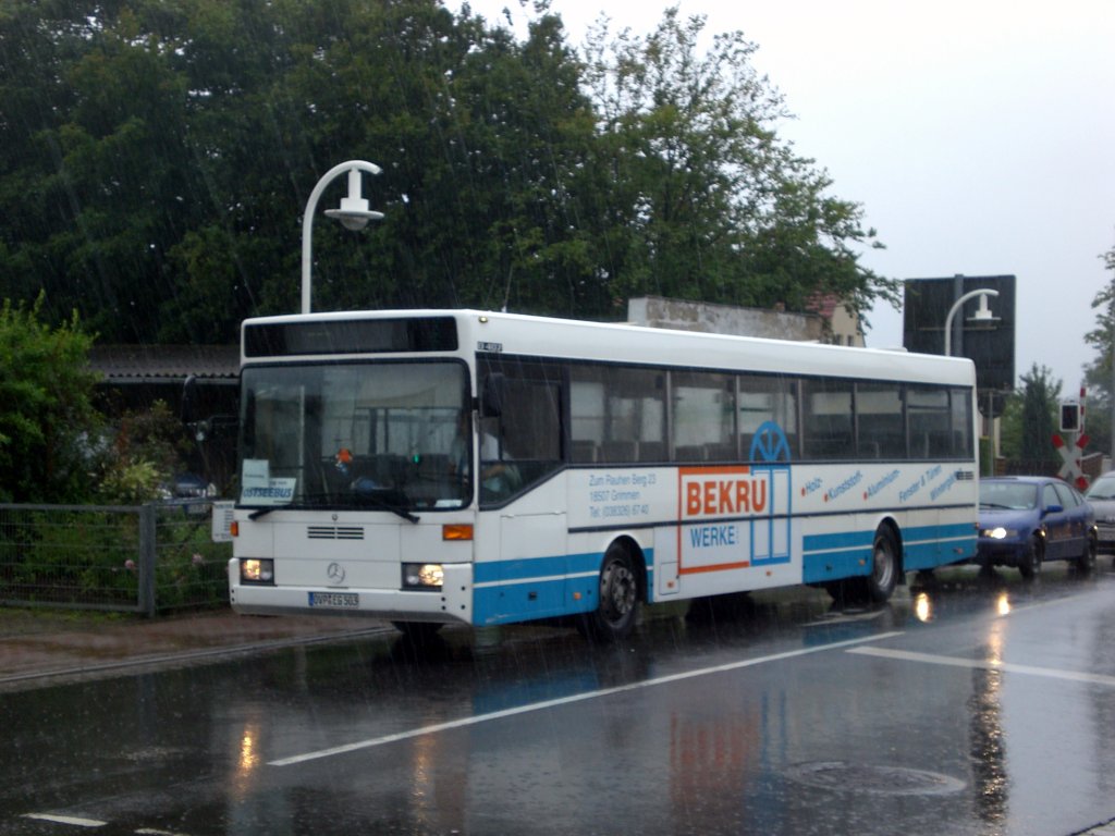 Mercedes-Benz O 405 (Hochflur-Stadtversion) auf der Linie 286 nach Kamminke nahe vom Bahnhof Bansin Seebad.