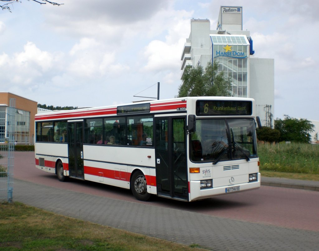 Mercedes-Benz O 405 (Hochflur-Stadtversion) auf der Linie 6 nach Krankenhaus West an der Haltestelle Hanse-Dom.