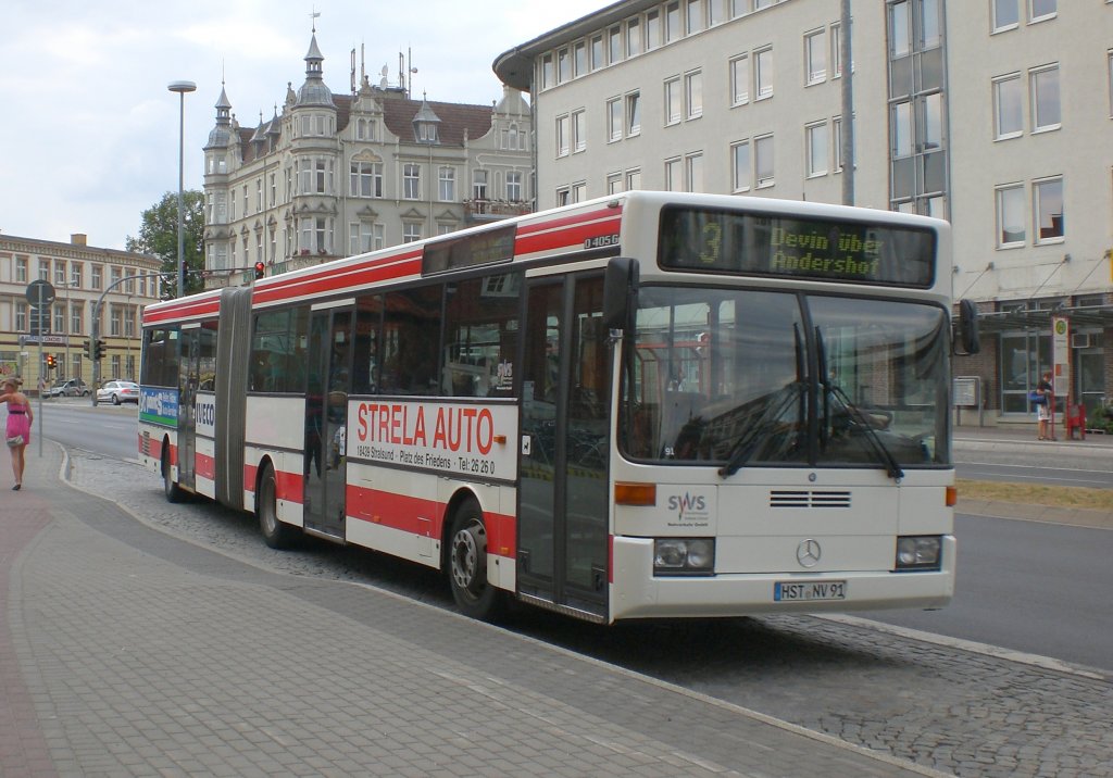Mercedes-Benz O 405 (Hochflur-Stadtversion) auf der Linie 3 nach Devin am Hauptbahnhof. 

