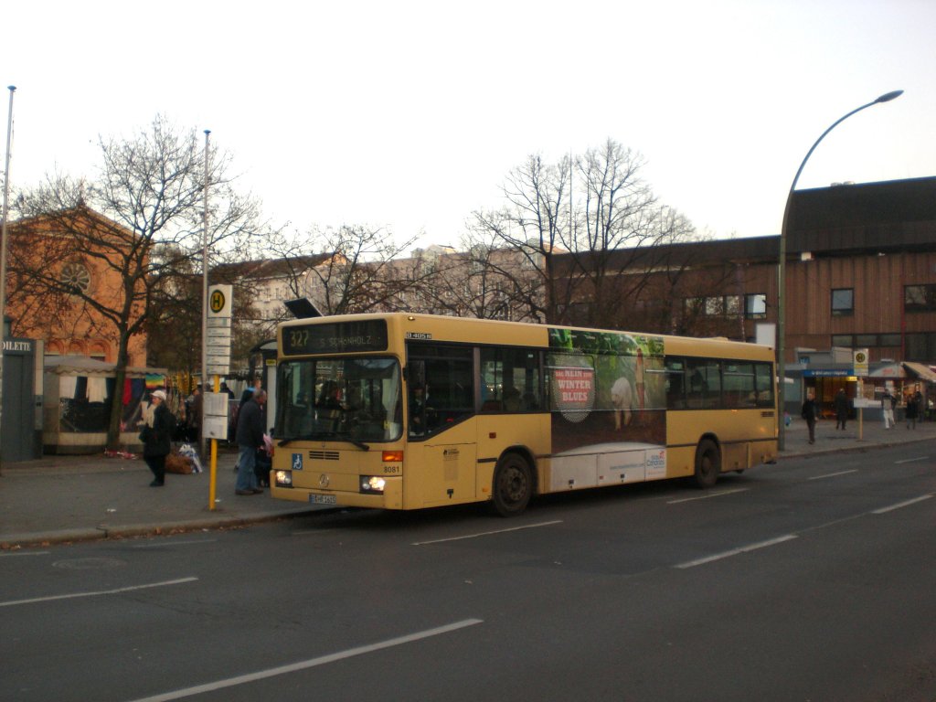 Mercedes-Benz O 405 N (Niederflur-Stadtversion) auf der Linie 327 nach S-Bahnhof Schnholz am U-Bahnhof Leopoldplatz.