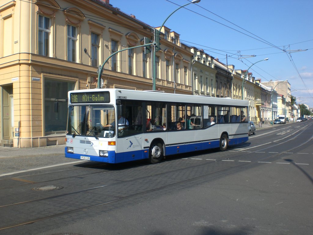 Mercedes-Benz O 405 N (Niederflur-Stadtversion) auf der Linie 606 nach Alt-Golm an der Haltestelle Luisenplatz-Sd/Park Sanssouci.