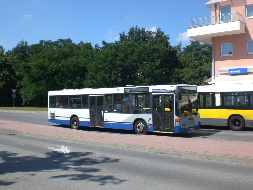 Mercedes-Benz O 405 N (Niederflur-Stadtversion) auf der Linie X1 nach Bahnhof Teltow an der Haltestelle Stahnsdorf Waldschnke.