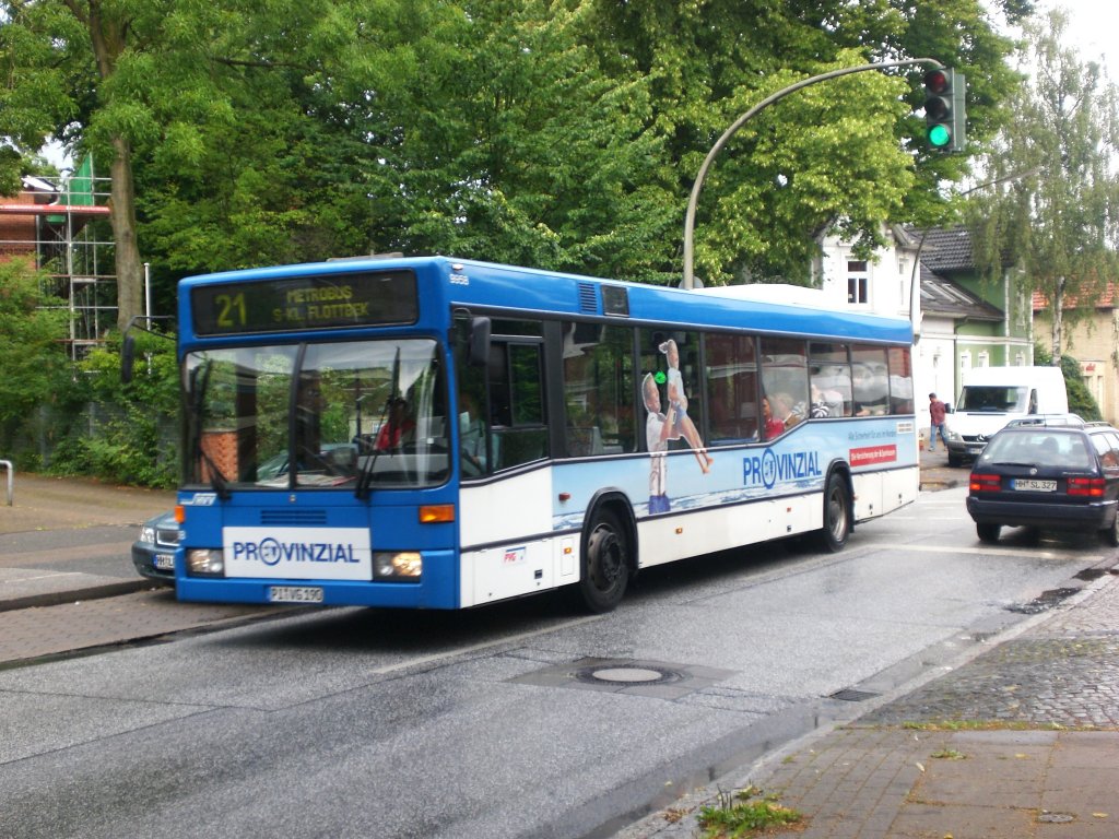 Mercedes-Benz O 405 N (Niederflur-Stadtversion) auf der Linie 21 nach S-Bahnhof Klein Flottbek an der Haltestelle Oldesloer Strae.