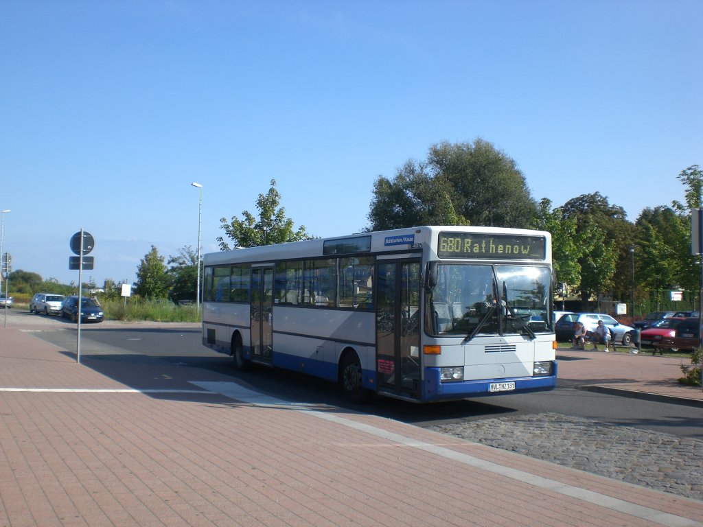 Mercedes-Benz O 405 N (Niederflur-Stadtversion) auf der Linie 680 nach Bahnhof Rathenow am Bahnhof Nauen.