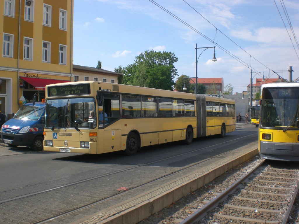 Mercedes-Benz O 405 N (Niederflur-Stadtversion) als SEV fr die U-Bahnlinie 2 zwischen S+U Bahnhof Pankow und U-Bahnhof Senefelder Platz.