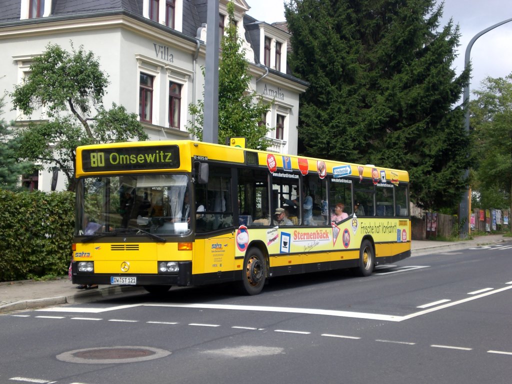 Mercedes-Benz O 405 N (Niederflur-Stadtversion) auf der Linie 80 nach Omsewitz an der Haltestelle Wilder Mann.