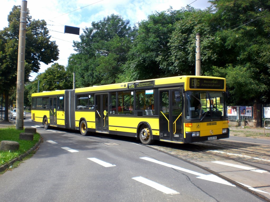 Mercedes-Benz O 405 N (Niederflur-Stadtversion) als SEV fr die Straenbahnlinie 6 zwischen der Haltestelle Blasewitzer Strae/Fetscherstrae und Bahnhof Mitte.