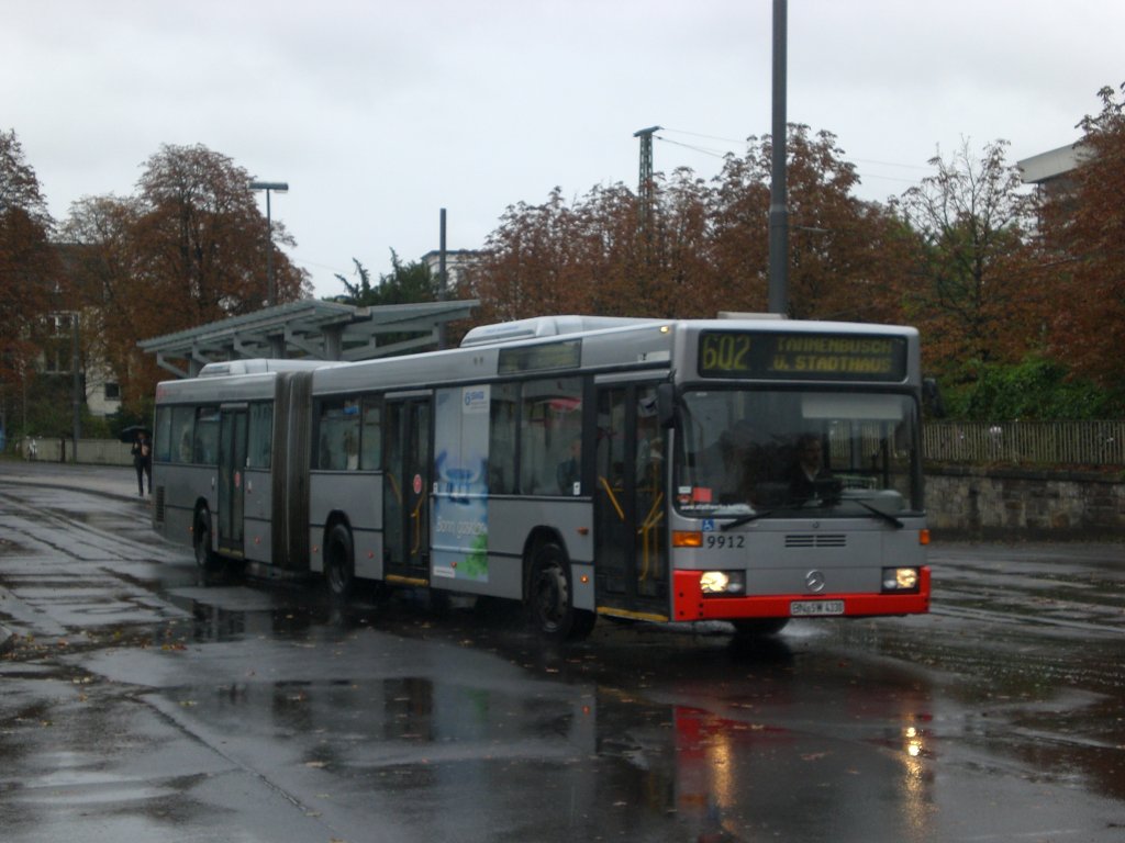 Mercedes-Benz O 405 N (Niederflur-Stadtversion) auf der Linie 602 nach Bonn Tannenbusch am Hauptbahnhof Bonn.(4.10.2012) 