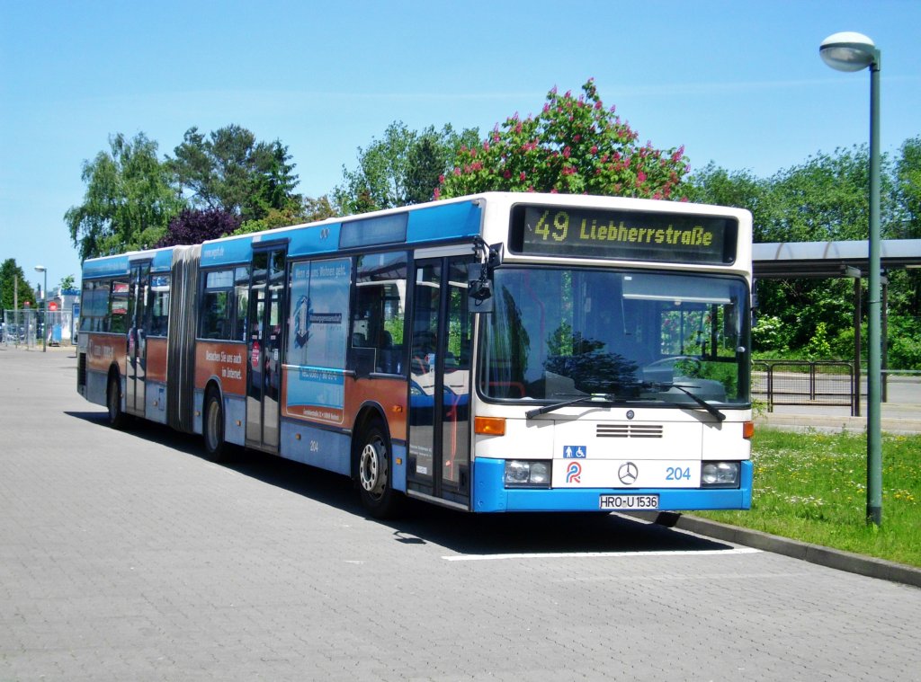 Mercedes-Benz O 405 N (Niederflur-Stadtversion) auf der Linie 49 nach Rostock-Seehafen Liebherrstrae an der Haltestelle Rostock-Dierkow Dierkower Kreuz.(3.6.2013) 