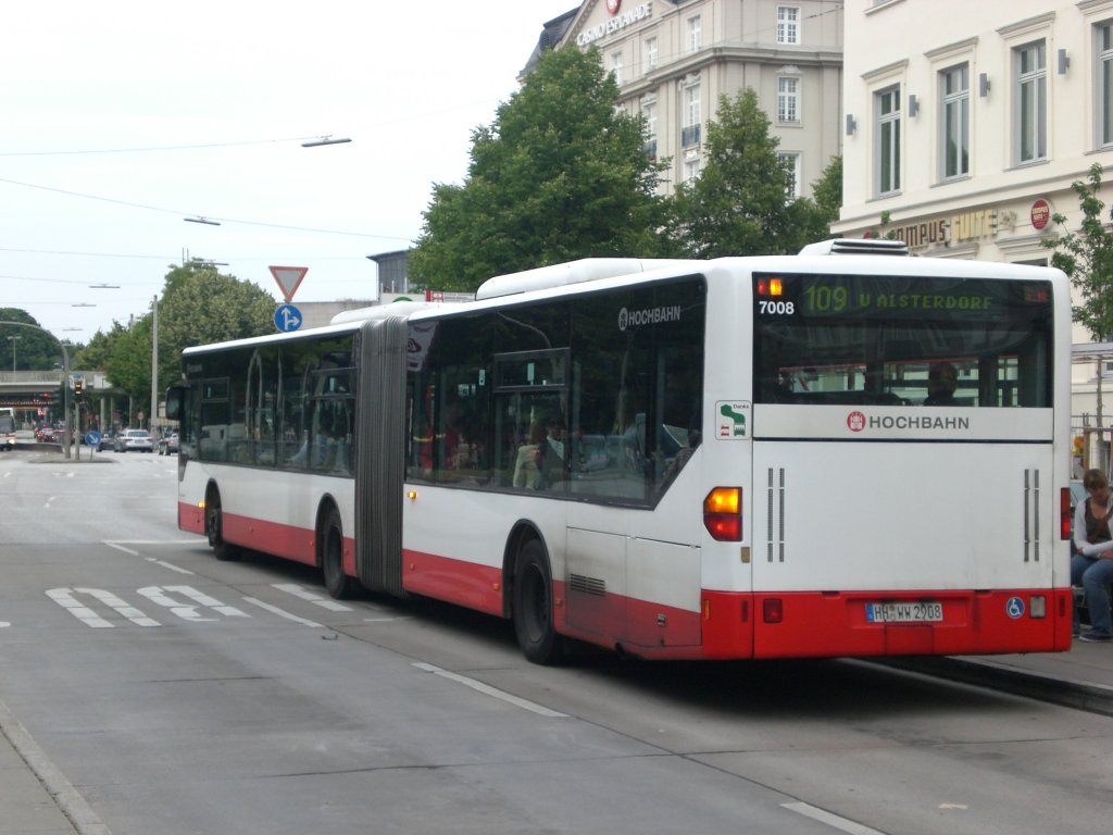Mercedes-Benz O 530 I (Citaro) auf der Linie 109 nach U-Bahnhof Alsterdorf am U-Bahnhof Stephansplatz.