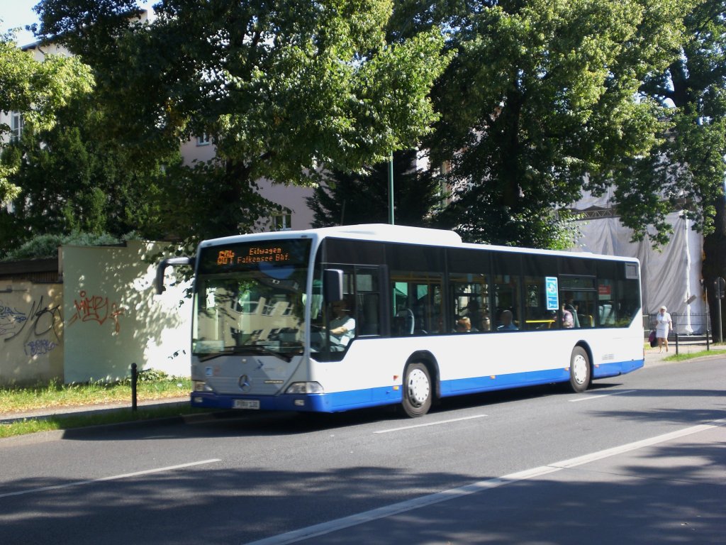 Mercedes-Benz O 530 I (Citaro) auf der Linie 694 nach Bahnhof Falkensee an der Haltestelle Reiterweg/Jgerallee. 