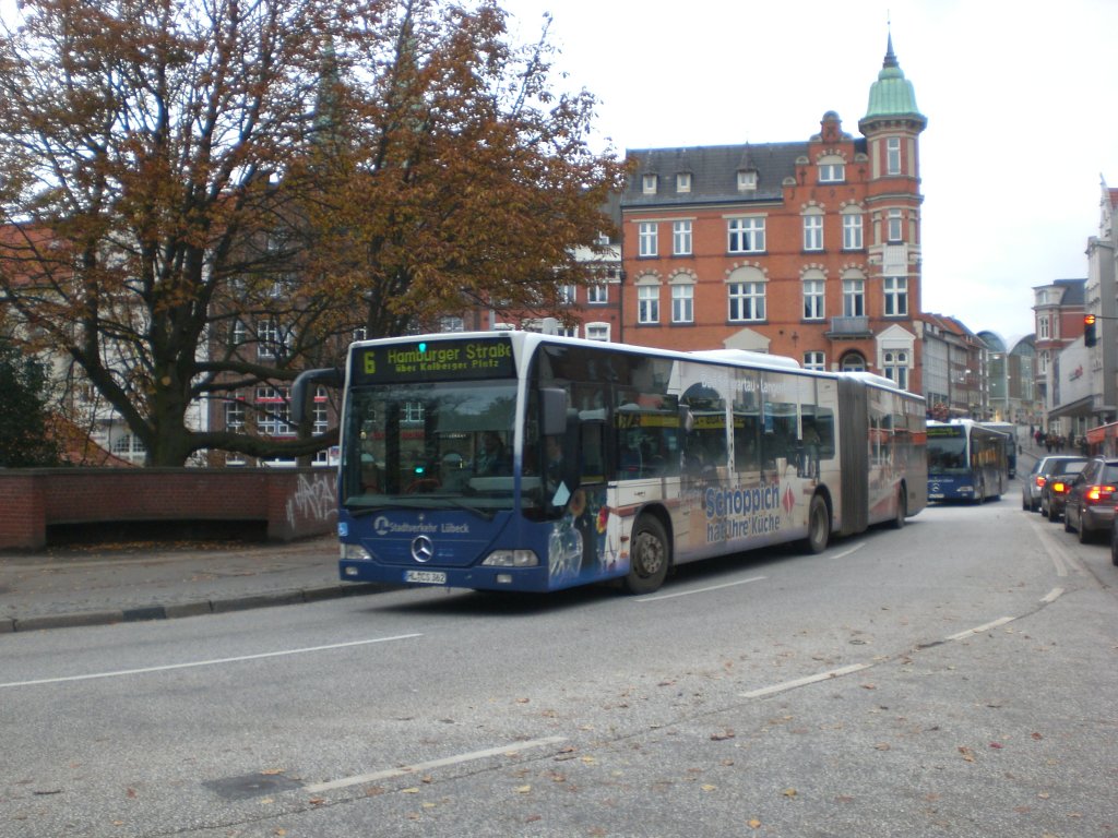 Mercedes-Benz O 530 I (Citaro) auf der Linie 5 nach Hamburger Strae an der Haltestelle Holstentorplatz.