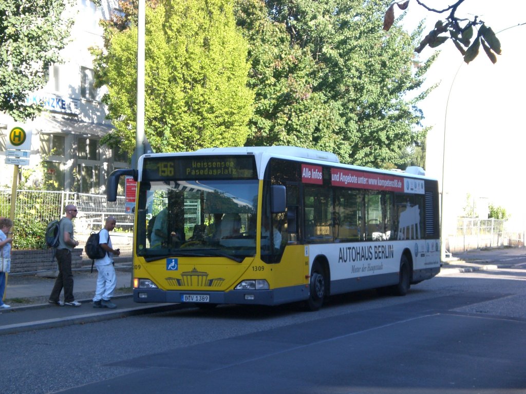 Mercedes-Benz O 530 I (Citaro) auf der Linie 156 nach Weiensee Pasedagplatz am S-Bahnhof Prenzlauer Allee.