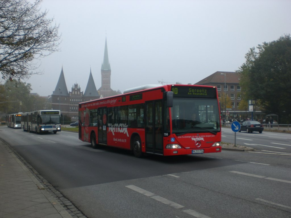 Mercedes-Benz O 530 I (Citaro) auf der Linie 10 nach Sereetz Am Rugenberg an der Haltestelle Holstentorplatz.
