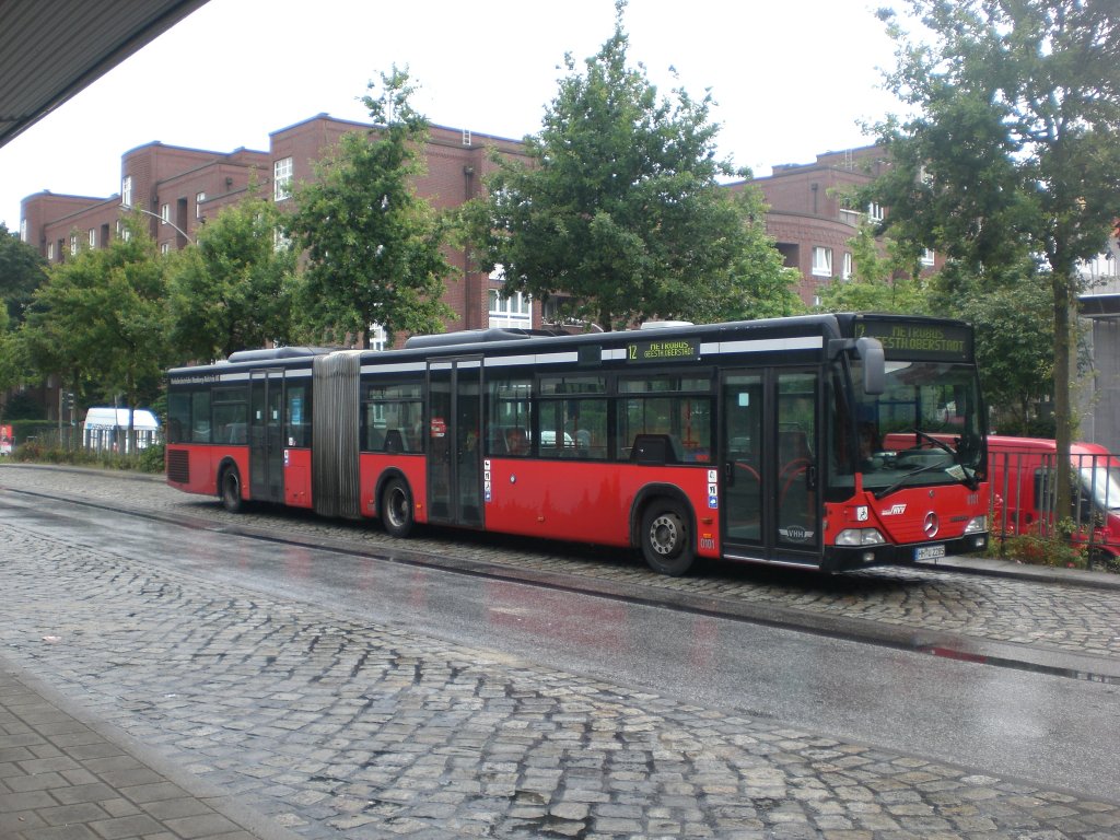 Mercedes-Benz O 530 I (Citaro) auf der Linie 12 nach Geesthacht Oberstadt am U-Bahnhof Billstedt.