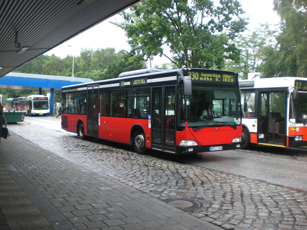 Mercedes-Benz O 530 I (Citaro) auf der Linie 230 nach Gewerbegebiet Allermhe am U-Bahnhof Billstedt.